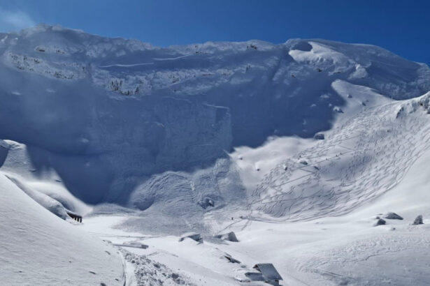 locul din romania unde stratul de zapada are 162 de centimetri avertisment pentru schiori 69c3fdcf731ed