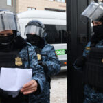 mai multi rusi care au iesit sa protesteze fata de blocarea internetului au fost retinuti si batuti in sectiile de politie 69ca75595f2ff