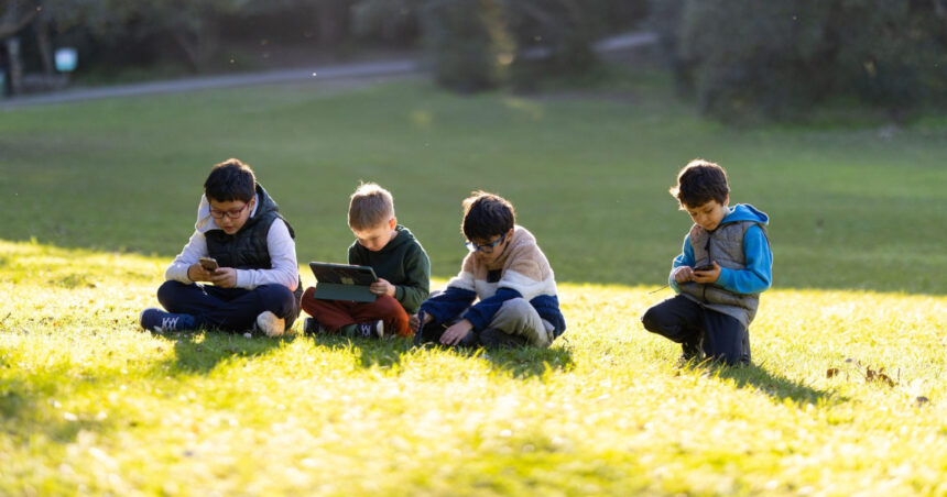 marea britanie incepe un test cu sute de adolescenti pentru a vedea cum ar fi viata lor fara retele sociale ce implica studiul 69c39789c2e1a