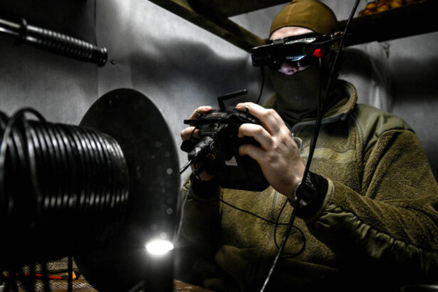 momentul in care o drona ucraineana loveste locomotiva unui tren care transporta provizii pentru armata rusa 69c81fe853354