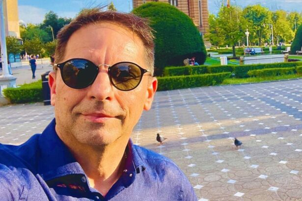 motivul pentru care dan negru nu a avut niciodata prieteni la serviciu nu e treaba mea a lui banica a loredanei care am lucrat la antene de unde are voiculescu banii 69b920ca551b7