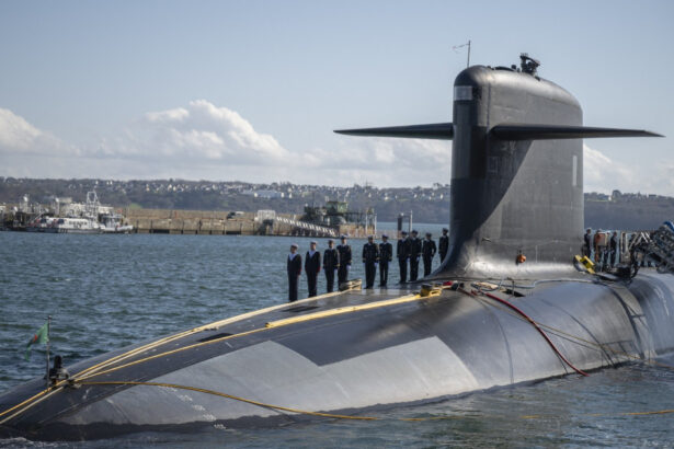 news alert o romanca a fost pusa sub acuzare in marea britanie dupa ce a incercat sa intre cu un iranian intr o baza cu submarine nucleare 69be7870d5309