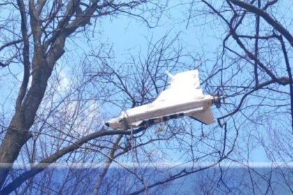 o drona a fost gasita de un localnic intr un copac din judetul iasi au venit de la armata de la pompieri 69c5610f8e573