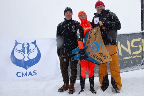 o italianca a batut recordul mondial de scufundare sub gheata fara oxigen la ce adancime a ajuns video 69ba6dba1b402