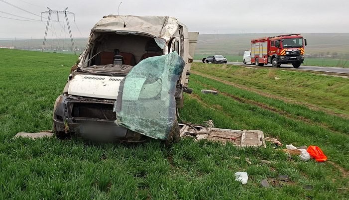 o masina s a rasturnat pe dn22 in zona localitatii sibioara 69c7c06bd151e