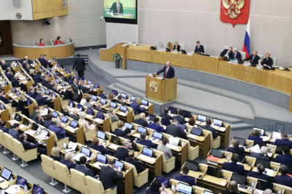 parlamentul lui putin reinvie poporul sovietic si cere pedepsirea rusilor care neaga genocidul acestuia la ani de inchisoare 69c2a52f2d651