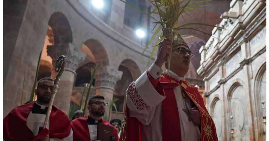 patriarhul latin al ierusalimului impiedicat de politia israeliana sa celebreze duminica floriilor la biserica sfantului mormant 69c916175962e