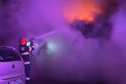 pericol public un individ din mangalia s a imbatat si si a dat foc la casa amenintand vecinii sa ardeti toti 69b3e51756b25