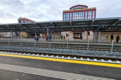 peroanele si pasajul pietonal din statia cfr fetesti au fost redeschise pentru calatori 69c3c4e2edd85