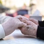 peste 100 de varstnici din constanta primesc zilele acestea premiile aniversare oferite de primarie 69a7ea38209de