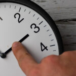 peste jumatate dintre romani vor sa pastram si ora de vara si ora de iarna sondaj 69ca4b97dfda0