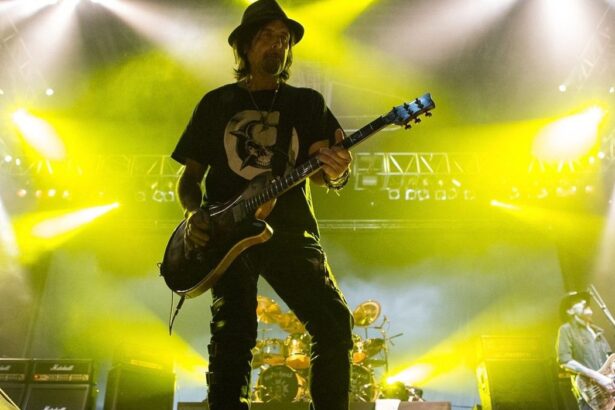 phil campbell a murit chitaristul formatiei motorhead avea 64 de ani si suferise recent o operatie complexa si majora 69ba75a0a7c68