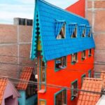 povestea casei de doar 63 de centimetri latime cum au incaput 9 camere in cea mai ingusta locuinta din lume 69cbc975b2609