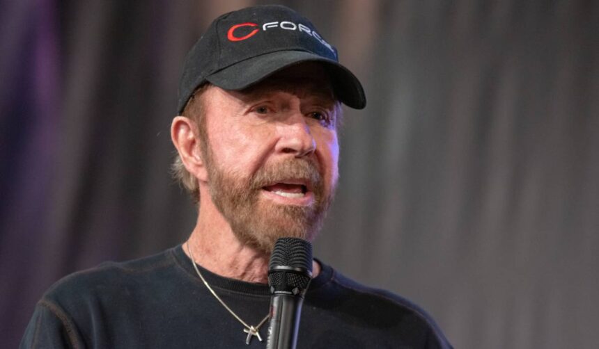 povestea de dragoste dintre chuck norris si gena okellei actorul s a stins din viata la varsta de 86 de ani lasand multa durere in sufletul sotiei 69c3e4afbf22d