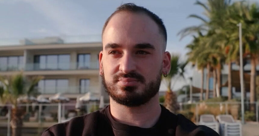 povestea tanarului care a aflat ca a fost furat de la parinti la nastere si apoi a fost vandut de o retea de adoptii ilegale 69ca01bb55a7d