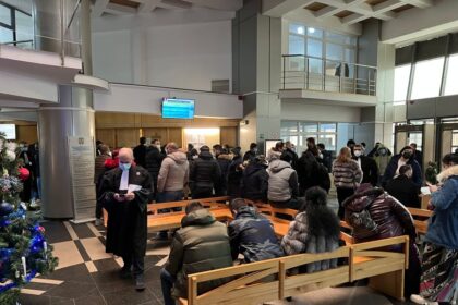 rasturnare de situatie intr un proces civil intre vecini se judeca de ani buni pentru a se stabili care dintre ei este proprietarul unui teren 69a6b61bbe3fd