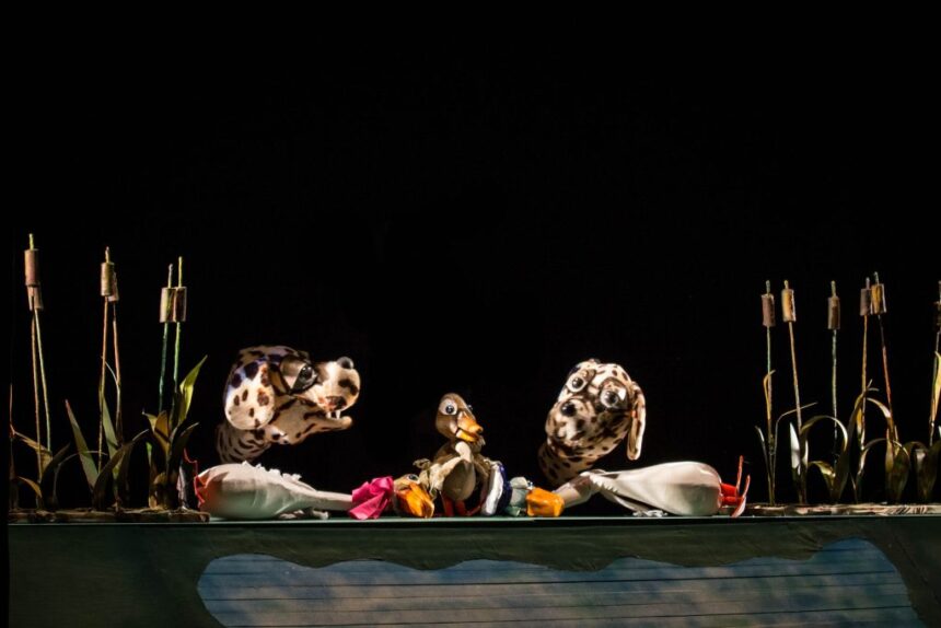 ratusca cea urata teatrul calutul de mare 69c8bcabbb9f4