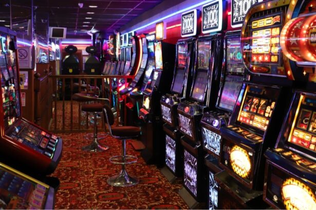 s a angajat la o sala de jocuri de noroc din constanta si a jucat banii firmei la pacanele 69c4f11499aae