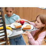 sandvich urile elevilor din pantelimon livrate de o companie din mihail kogalniceanu cat costa masa elevilor pana la finalul anului 69a91f92b40d2