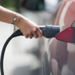 scumpirea petrolului si gazelor impinge europa spre energie verde creste cererea de panouri solare si masini electrice 69cb79874474d