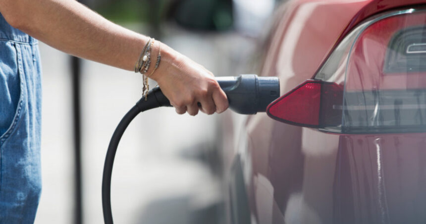 scumpirea petrolului si gazelor impinge europa spre energie verde creste cererea de panouri solare si masini electrice 69cb79874474d