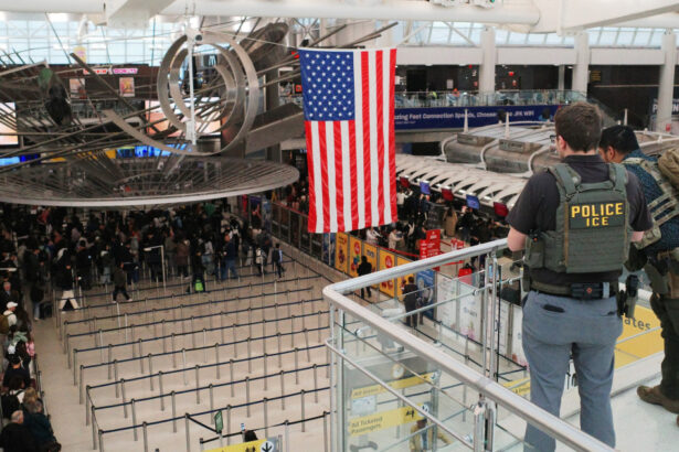 senatul sua aproba bani pentru departamentul pentru securitate interna ca sa rezolve criza din aeroporturi dar agentia ice e exclusa 69c6d555f32c0