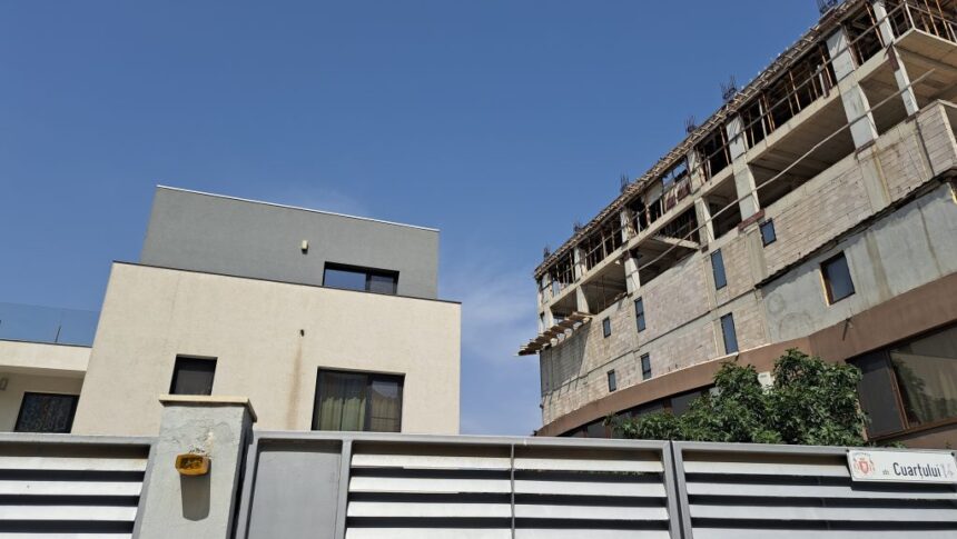 si a construit o terasa in curte fara autorizatie de la primarie iar acum este obligat prin instanta sa o demoleze 69c47223c6651