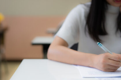 simulare bacalaureat 2026 elevii sustin astazi proba scrisa la limba romana cum se desfasoara examenul 69c0dfaed629b