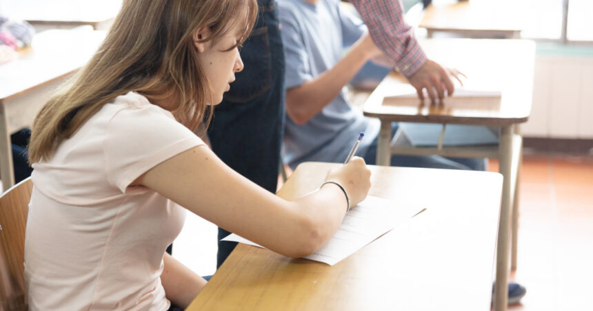 simulare bacalaureat 2026 elevii sustin astazi ultima proba scrisa cum sunt structurate subiectele la limba materna 69c4d0b90f812