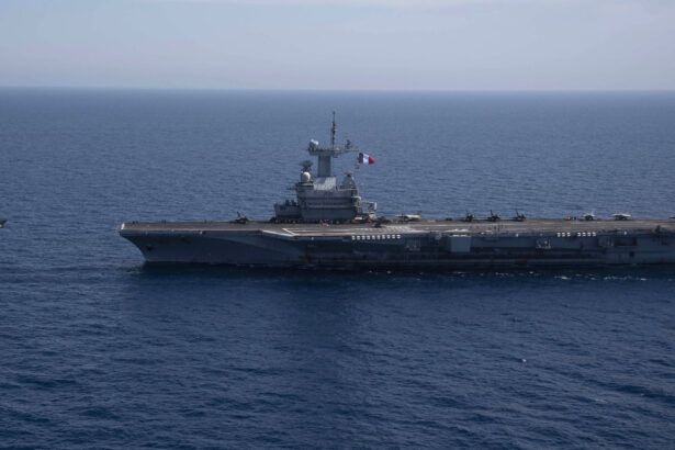 stravaleaks locatia in timp real a portavionului charles de gaulle a fost dezvaluita de un marinar care a iesit la alergat pe punte 69bd93afa23d0