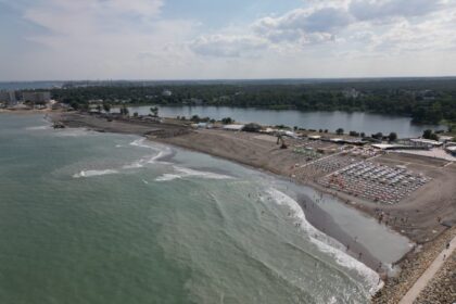 structura plutitoare de agrement nautic pe malul lacului neptun iata cine este investitorul 69bca9ec0a025