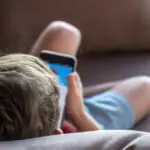 studiu copiii care petrec peste trei ore pe zi pe retelele sociale sunt mai predispusi la anxietate si depresie in adolescenta 69c9600c638c5