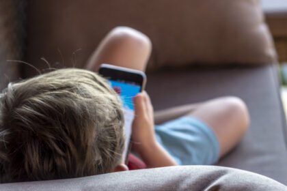 studiu copiii care petrec peste trei ore pe zi pe retelele sociale sunt mai predispusi la anxietate si depresie in adolescenta 69c9600c638c5