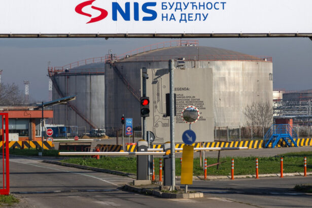 sua si au dat acceptul ca grupul ungar mol sa cumpere rafinaria nis singura din serbia detinuta de rusii de la gazprom 69c39ebcb435d