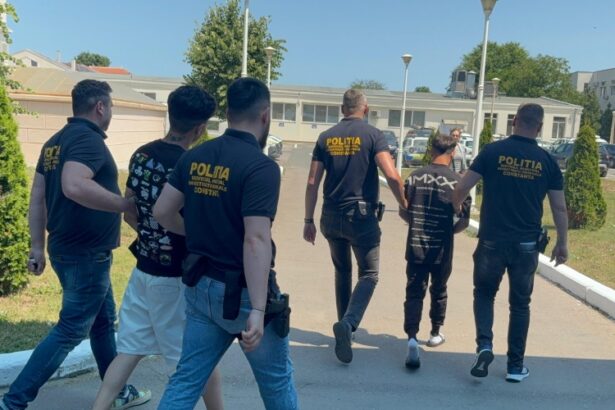 surse judiciare indivizii care au spart de doua ori magazinul emag au tabarat pe o femeie de 94 de ani tot in aceeasi zona declaratia inculpatilor 69c5d641ef804