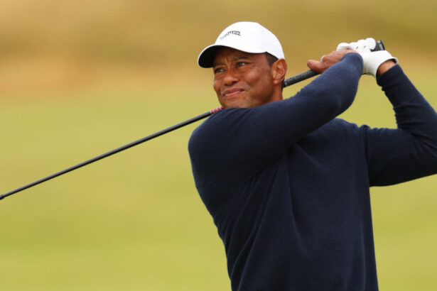 tiger woods a fost implicat intr un accident el s a rasturnat cu masina in florida 69c6fbe3e92b4