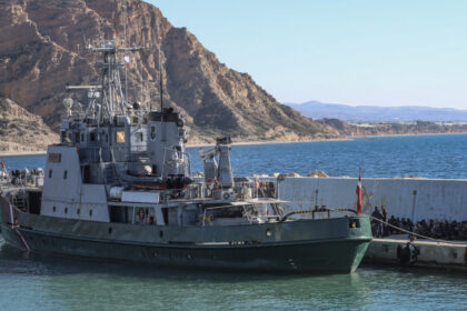 tragedie in mediterana 22 de migranti morti dupa sase zile in deriva supravietuitorii spun ca victimele au fost aruncate peste bord 69c8040deedc5