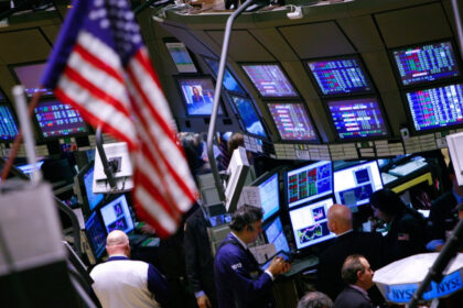 tranzactii suspecte de 580 de milioane de dolari inainte ca trump sa faca anuntul cineva tocmai s a imbogatit considerabil 69c26932bd92a