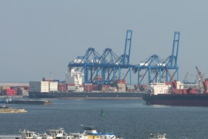 un remorcher s a scufundat in portul midia la bord se aflau 5 persoane 69ba5caec3d50