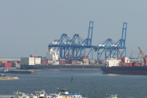 un remorcher s a scufundat in portul midia 69ba592b6bacb