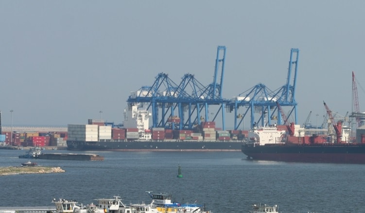 un remorcher s a scufundat in portul midia 69ba592b6bacb