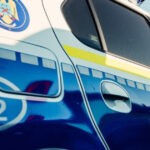 un tanar din arad a agresat un politist care a intervenit la accidentul pe care el il provocase a incercat sa i fure arma si catusele 69ca67d2a3689