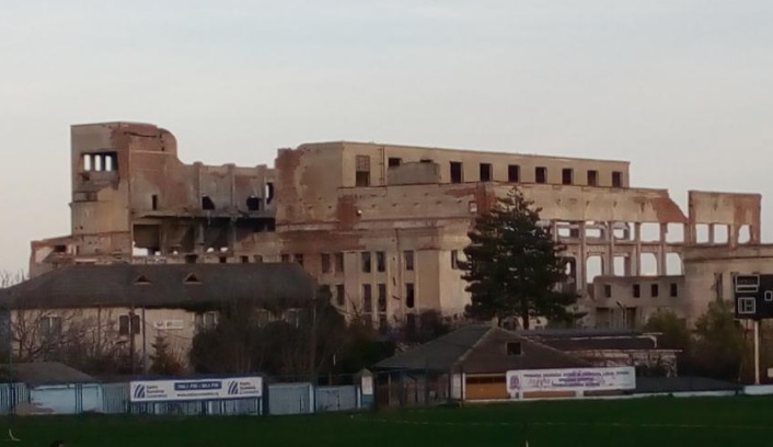 vechea termocentrala de la ovidiu construita in anii 50 a fost pusa la pamant utilajele au daramat scheletul care devenise periculos 69c3af865cb5d