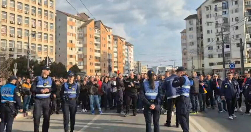video a doua zi de proteste in gorj sute de mineri in strada dupa concedierile anuntate trafic blocat la targu jiu 69b96e802b2bb
