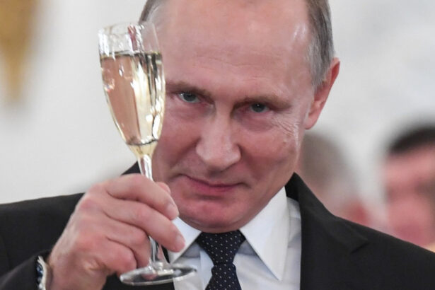 video economia rusa a intrat in zona mortii cum incearca putin sa convinga oligargii rusi sa verse miliarde in razboiul din ucraina 69c6338334c22