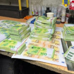 video fabrica de bani falsi la suceava trei romani si un italian au tiparit 2 milioane de euro bancnotele au fost distribuite in bulgaria 69c3acd19e4f3