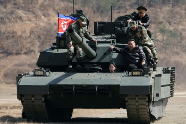video fiica adolescenta a liderului nord coreean kim jong un a condus un tanc la un exercitiu militar 69bcf902be2bc