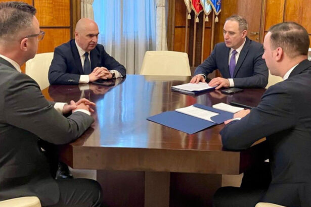 video ilie bolojan discutii cu alexandru nazare si bogdan ivan pentru reducerea preturilor la carburanti refuz sa vand solutii populiste 69bd782add4a5