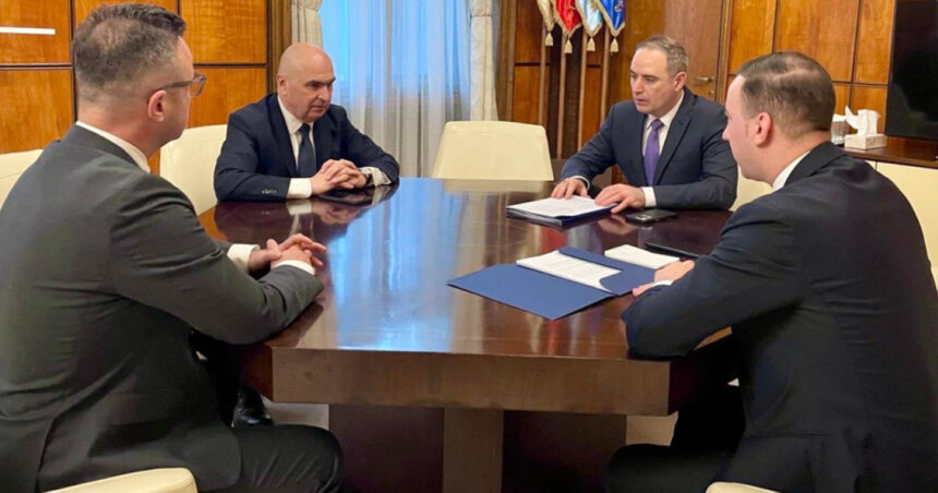 video ilie bolojan discutii cu alexandru nazare si bogdan ivan pentru reducerea preturilor la carburanti refuz sa vand solutii populiste 69bd782add4a5