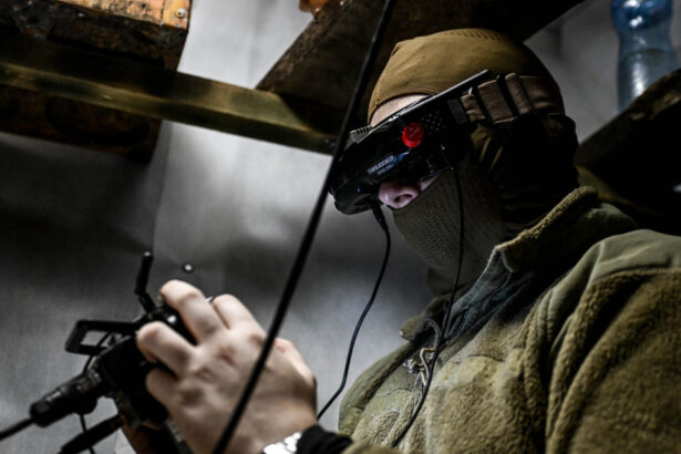 video momentul in care dronele ucrainene distrug trei lansatoare multiple de rachete rusesti in crimeea 69c9326c203ad